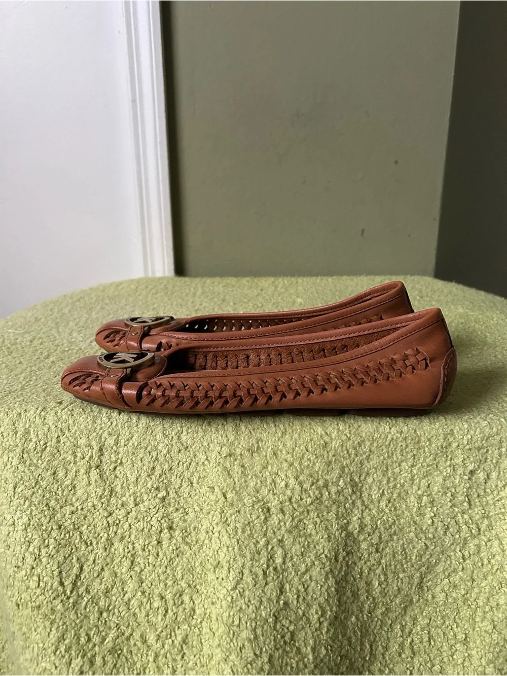 NWOB Michael Kors Tan Leather MK Logo Ballet Flats Sz 7.5